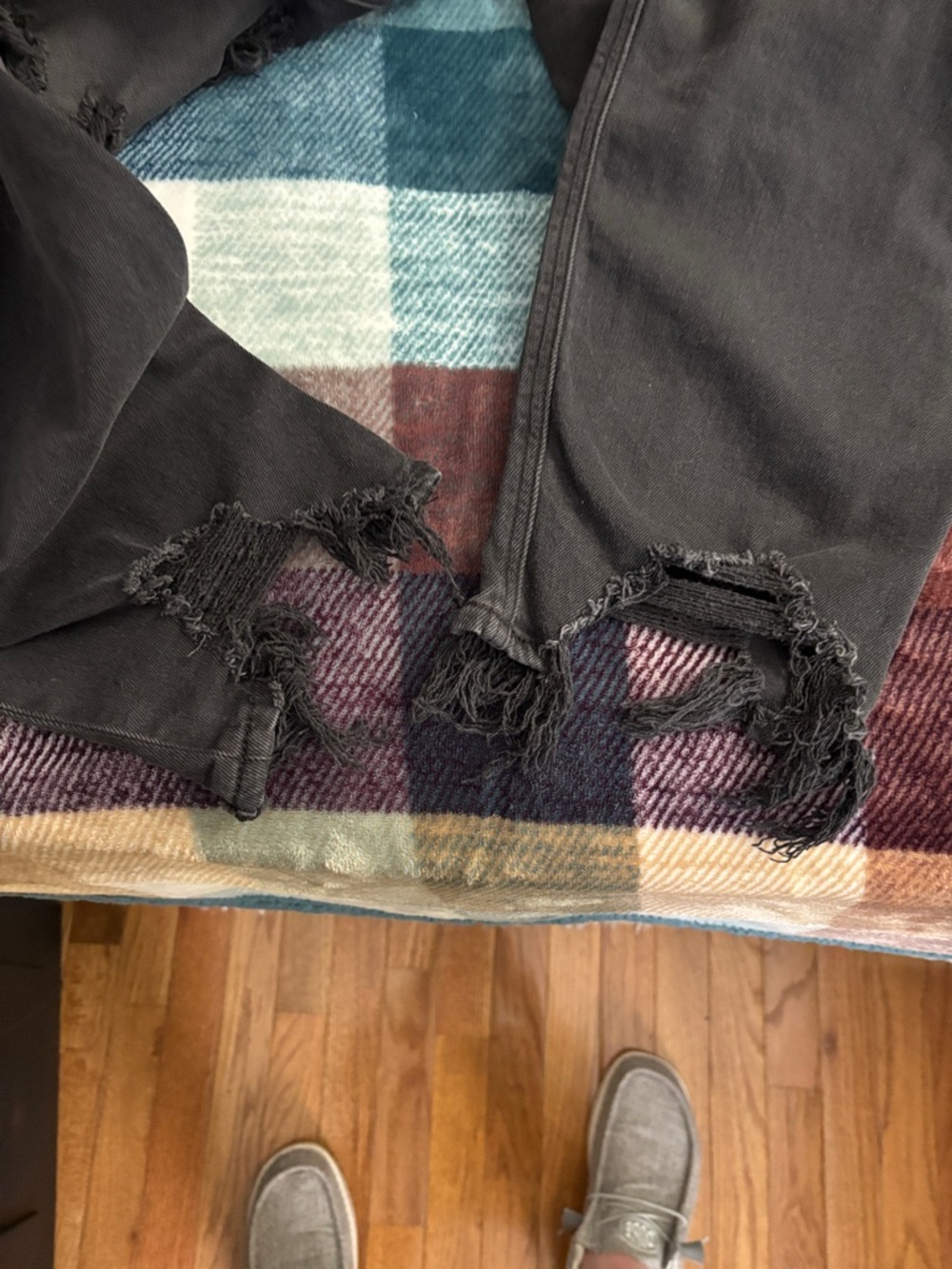 American Eagle Outfitters Black Distressed Relaxed Jeans - Picture 9 of 9